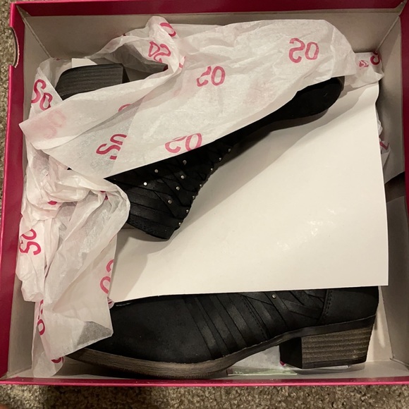 So Redfield Black Ankle Boots - Picture 8 of 8